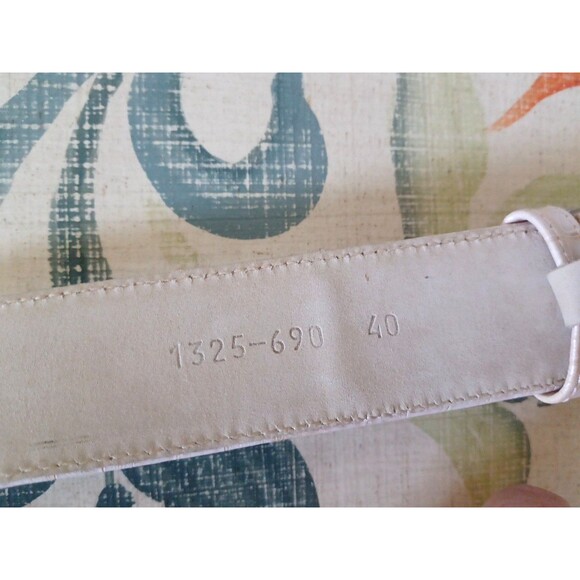 VTG ESCADA IVORY PINK HUE LEATHER SIZE 40 BELT W/ SILVER METAL E BUCKLE ITALY main image 4